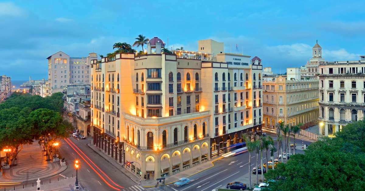 Een foto van de buitenkant van Iberostar Parque Central