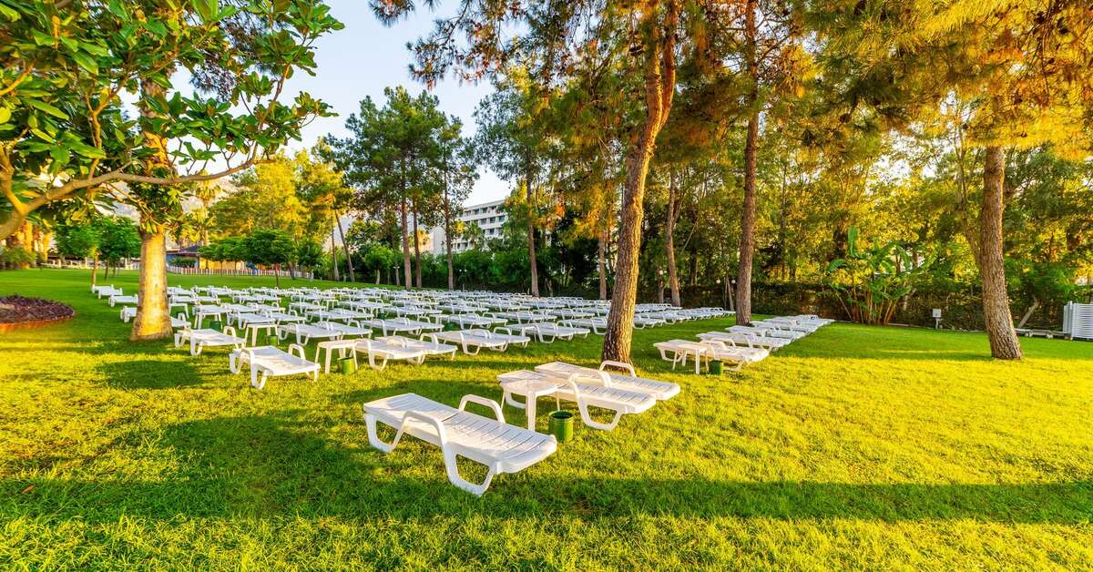 Een foto van het terras bij Queen's Park Göynük
