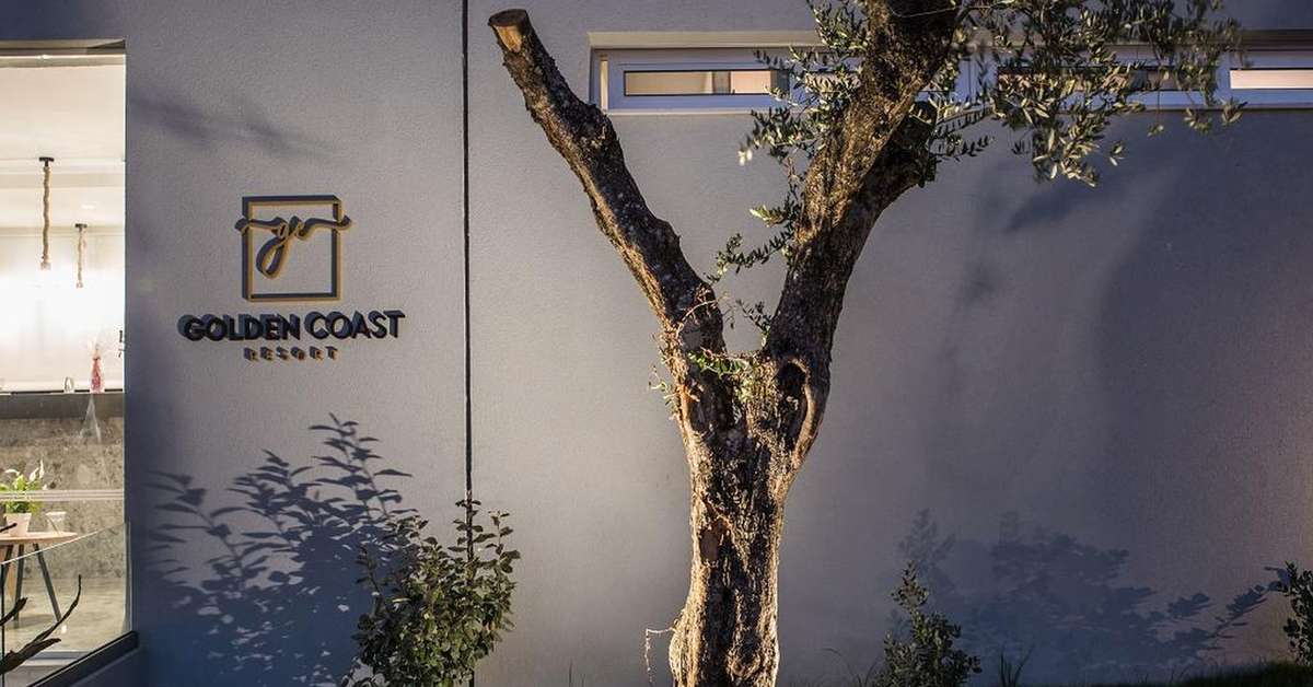 Een foto van de buitenkant van Golden Coast Resort