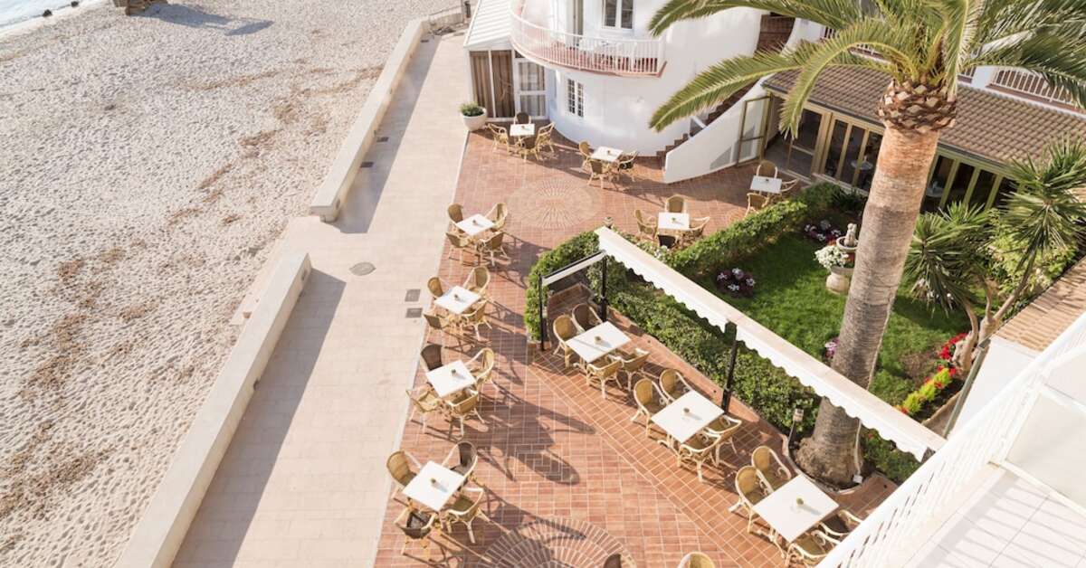 Een foto van de buitenkant van Hotel Club S'Illot