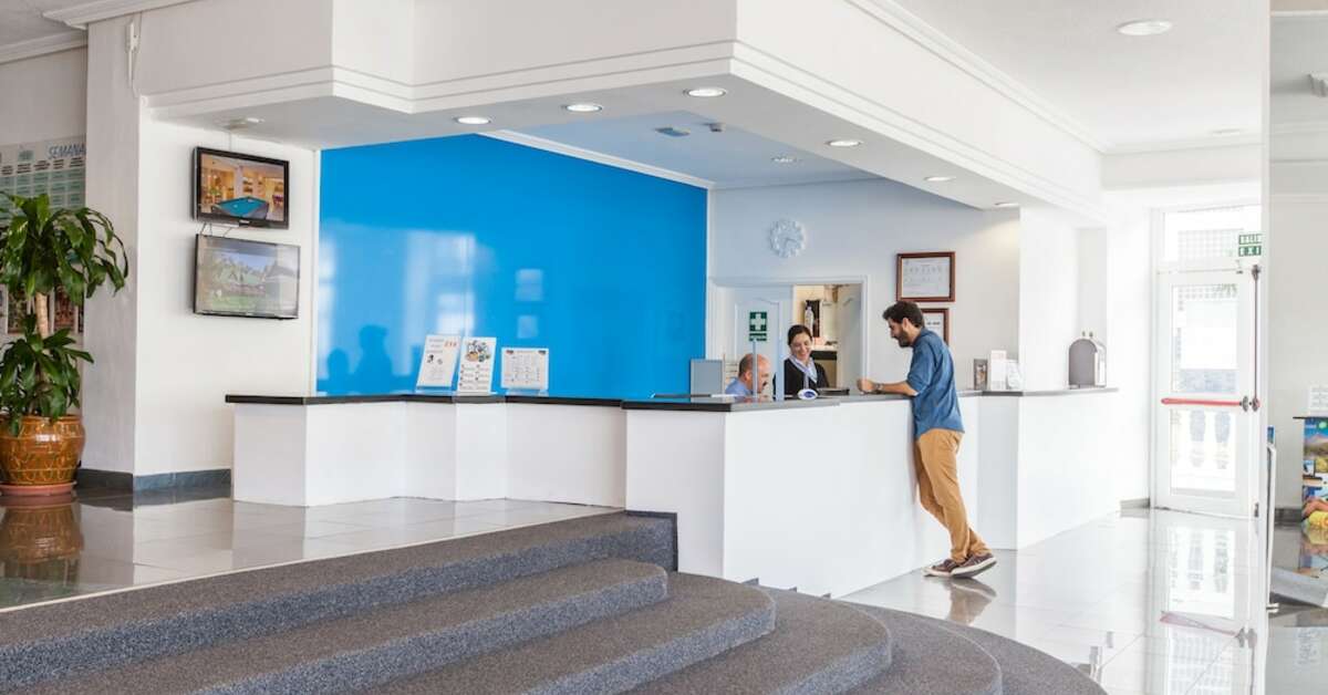Een foto van het interieur van Blue Sea Hotel Lagos de Cesar