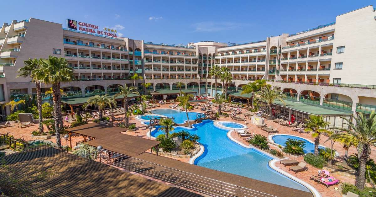 Een foto van de buitenkant van Golden Bahia de Tossa & Spa