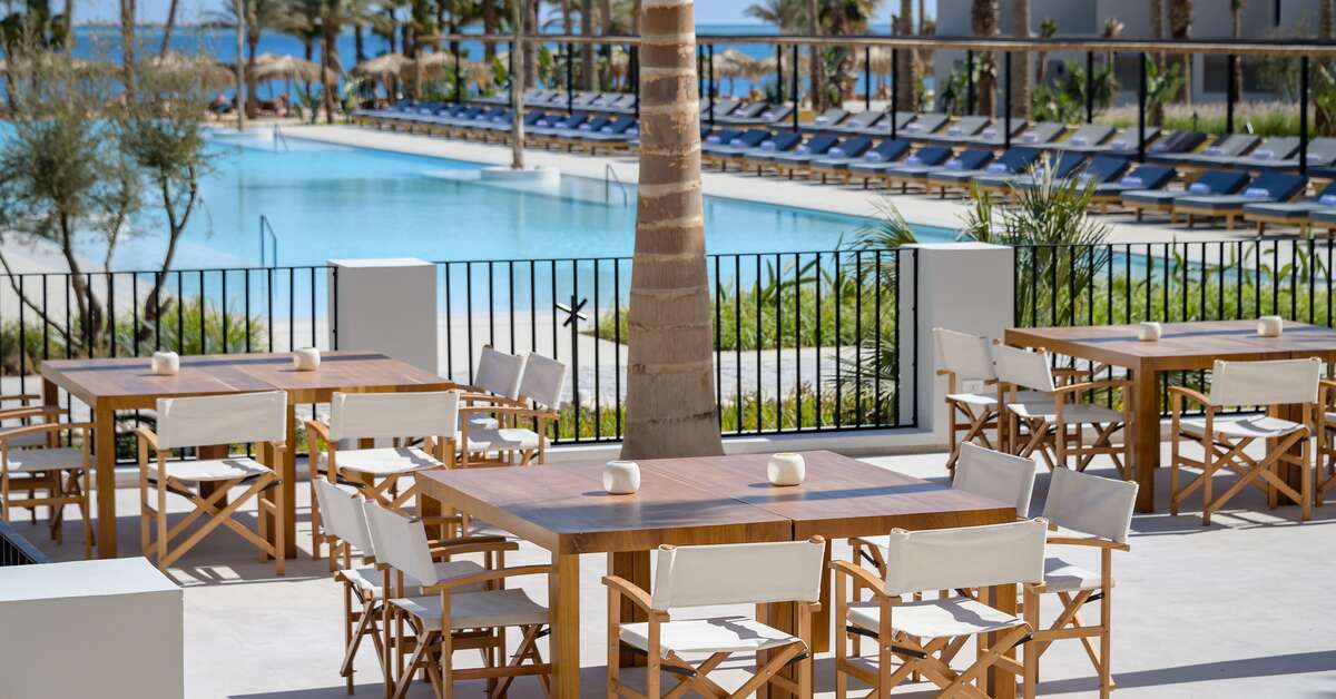 Een foto van het terras bij Serry Beach Resort