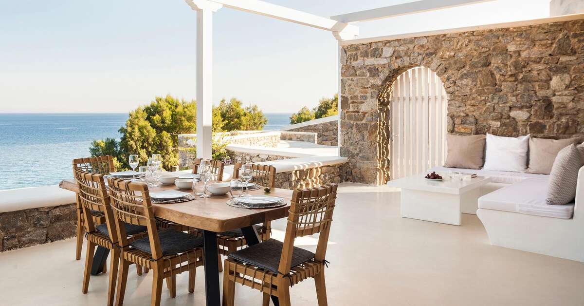 Een foto van het terras bij Casa Del Mar Mykonos Seaside Resort