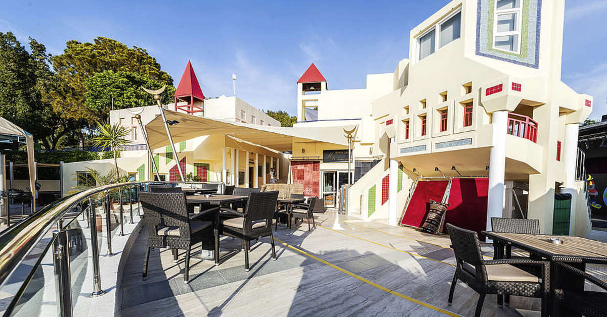 Een foto van het terras bij Robinson Club Pamfilya
