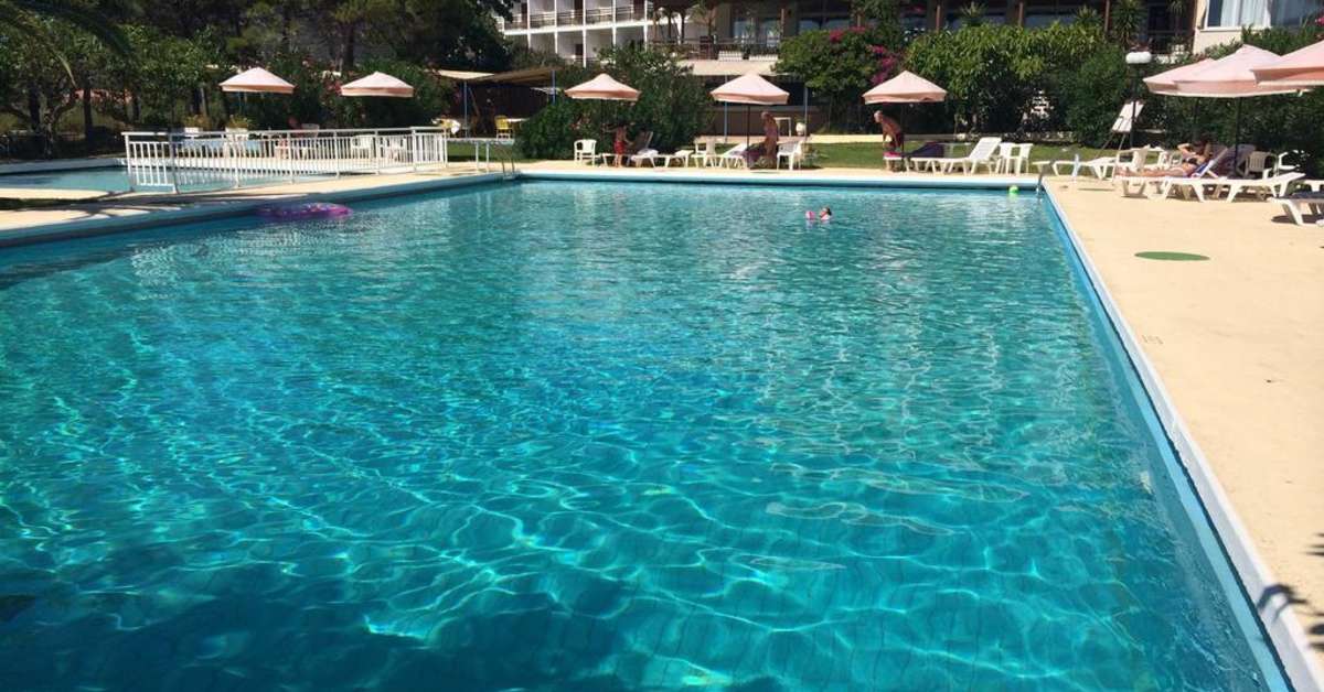 Ein Foto vom Pool im Irinna Hotel