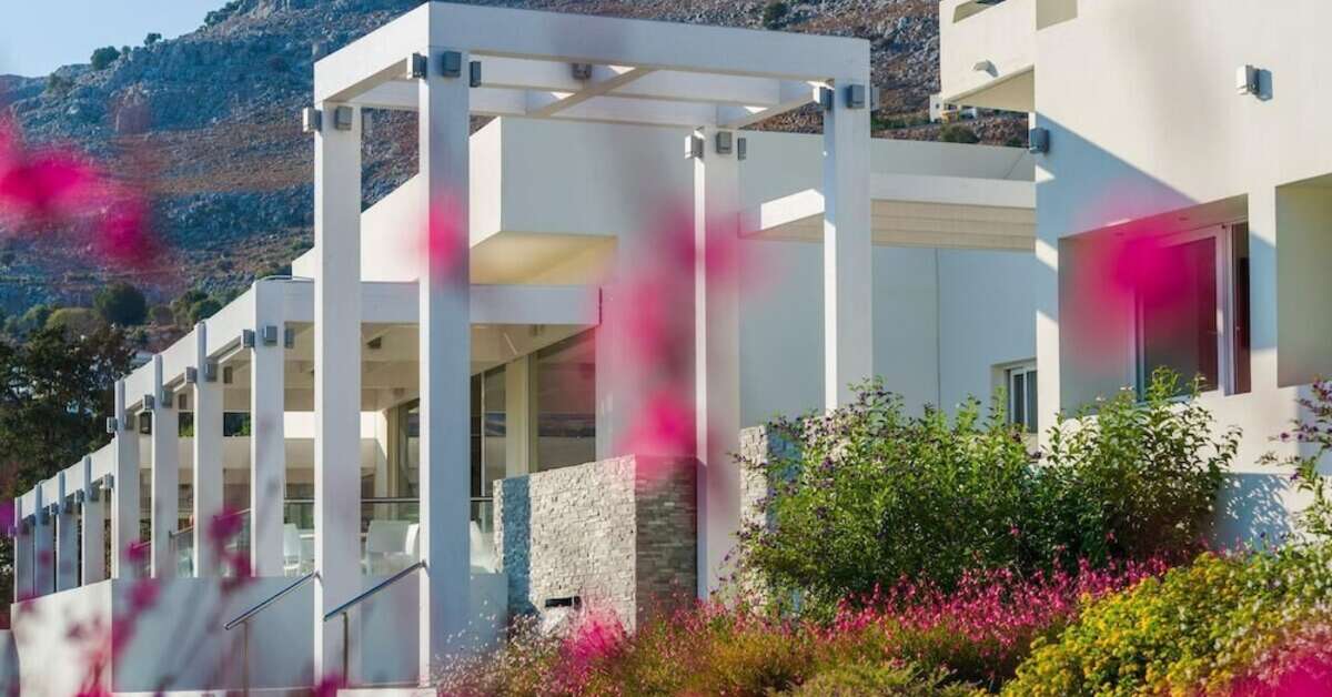 Een foto van de buitenkant van Lindos White Hotel & Suites