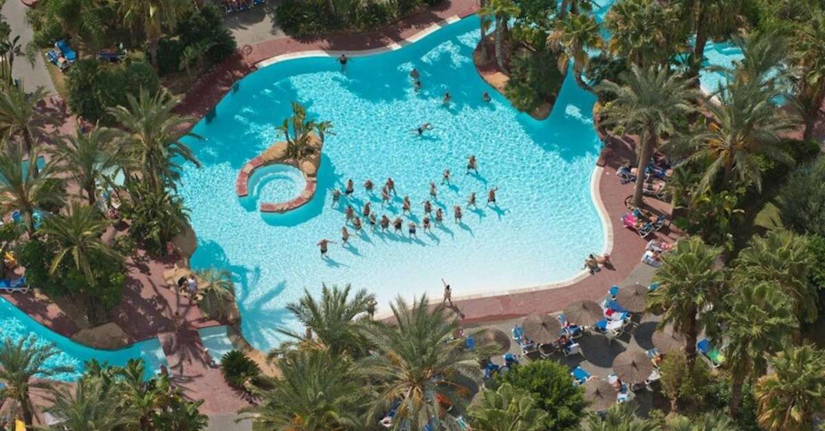 Een foto van het zwembad bij Melia Benidorm