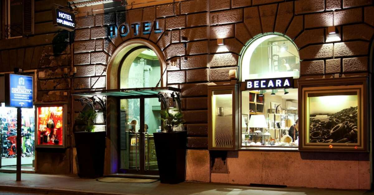 Een foto van de buitenkant van Hotel Diplomatic