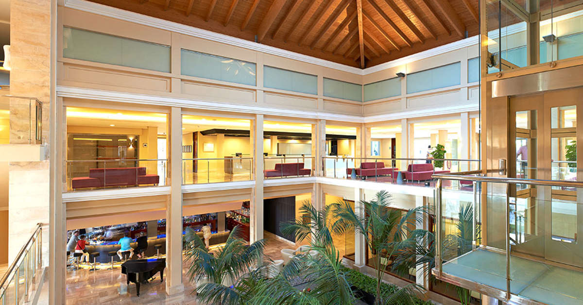 Een foto van het interieur van TUI Blue Playa la Barrosa