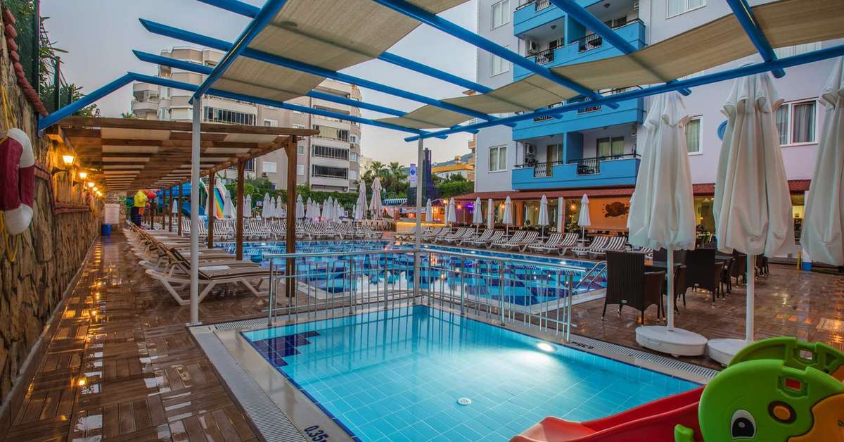 Een foto van het zwembad bij Club Big Blue Suite