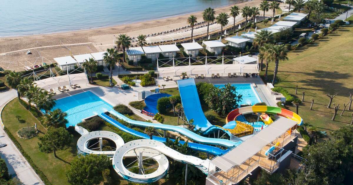 Een foto van het zwembad bij Susesi Luxury Resort