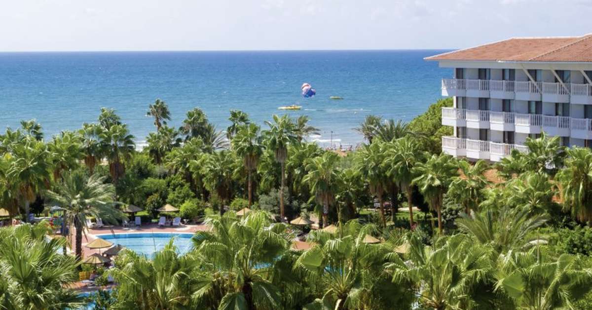 Een foto van het zwembad bij Hotel Defne Garden