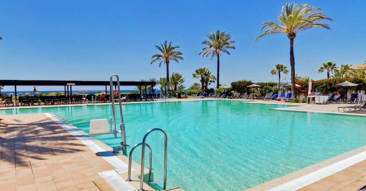 Een foto van het zwembad bij Impressive Playa Granada Golf
