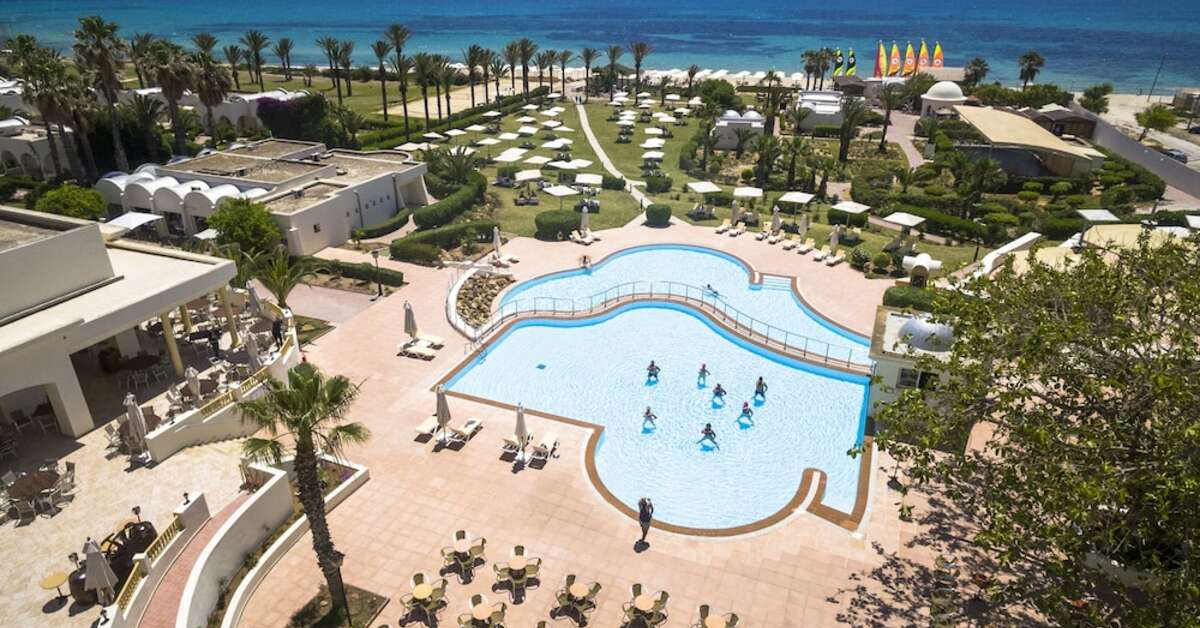 Een foto van het zwembad bij Delfino Beach Resort & Spa