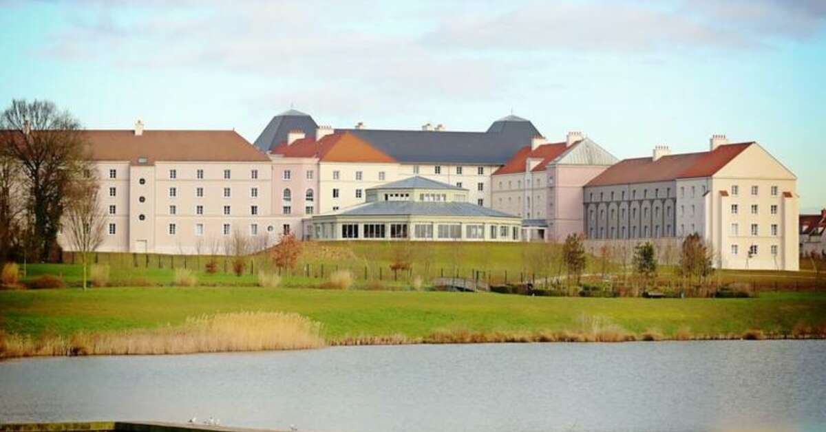 Een foto van de buitenkant van B&B Hotel Disneyland® Paris