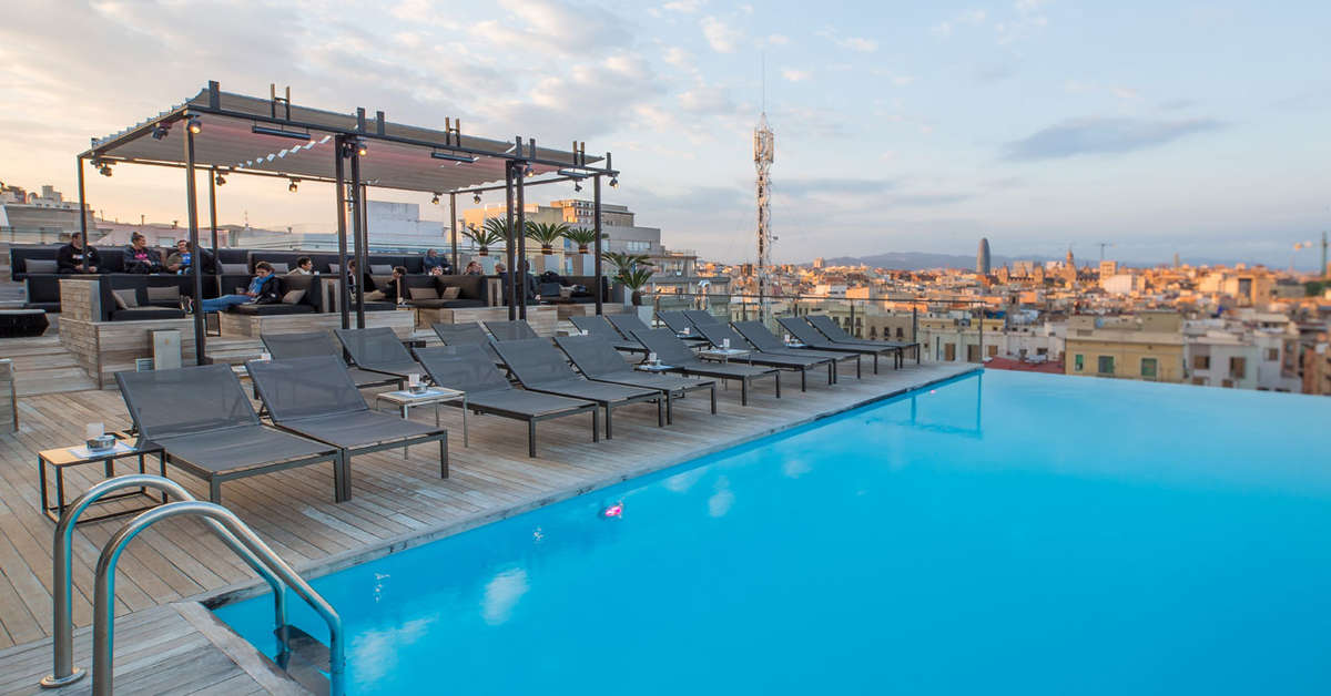 Een foto van het zwembad bij Grand Hotel Central Barcelona