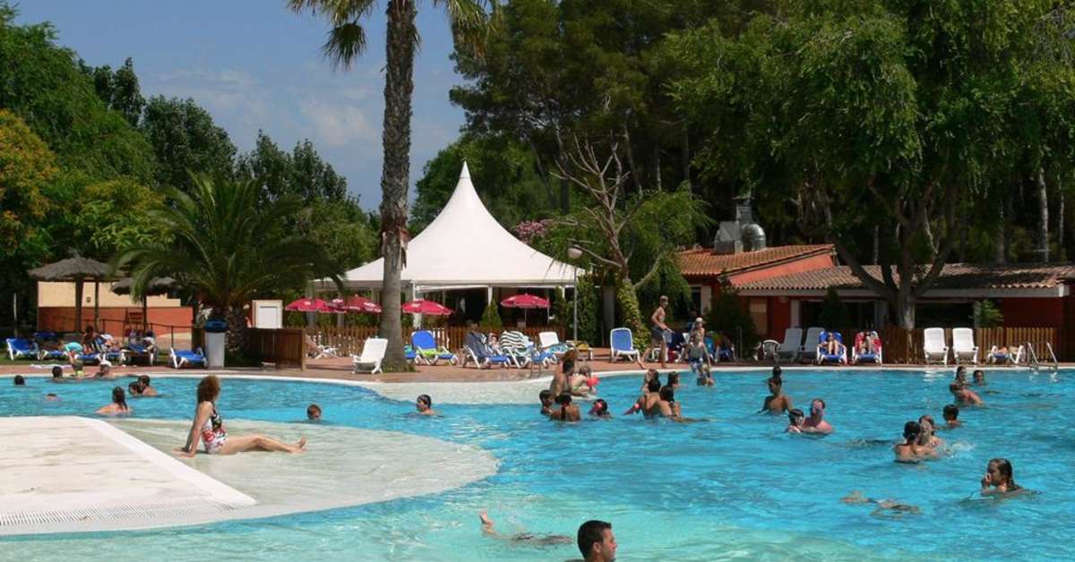 Een foto van het zwembad bij Tamarit Park Resort