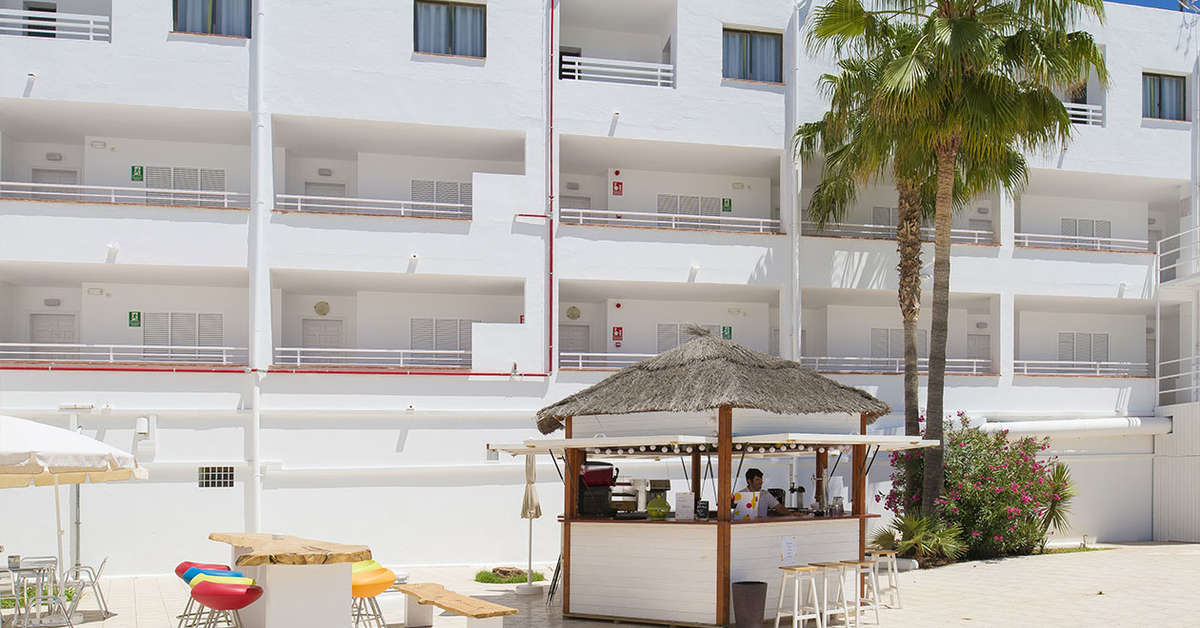 Ein Foto von der Terrasse im The Palm Star Ibiza