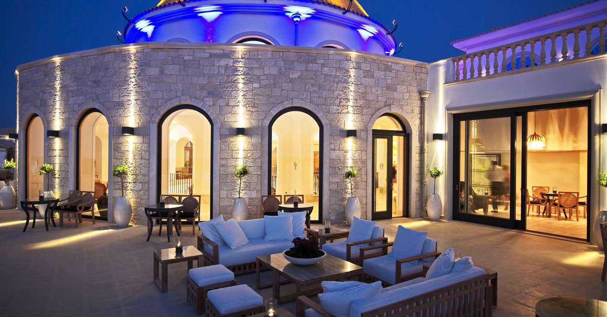 Een foto van het terras bij Mitsis Laguna Resort & Spa