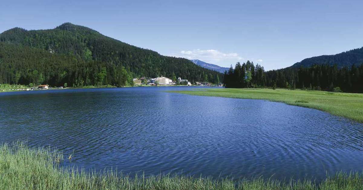 Ein Foto von der Außenansicht des Arabella Alpenhotel am Spitzingsee