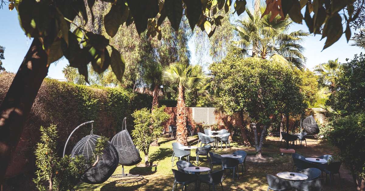 Een foto van het terras bij Medina Gardens