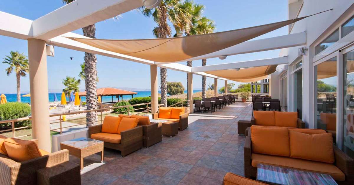 Een foto van het terras bij Irina Beach Aparthotel