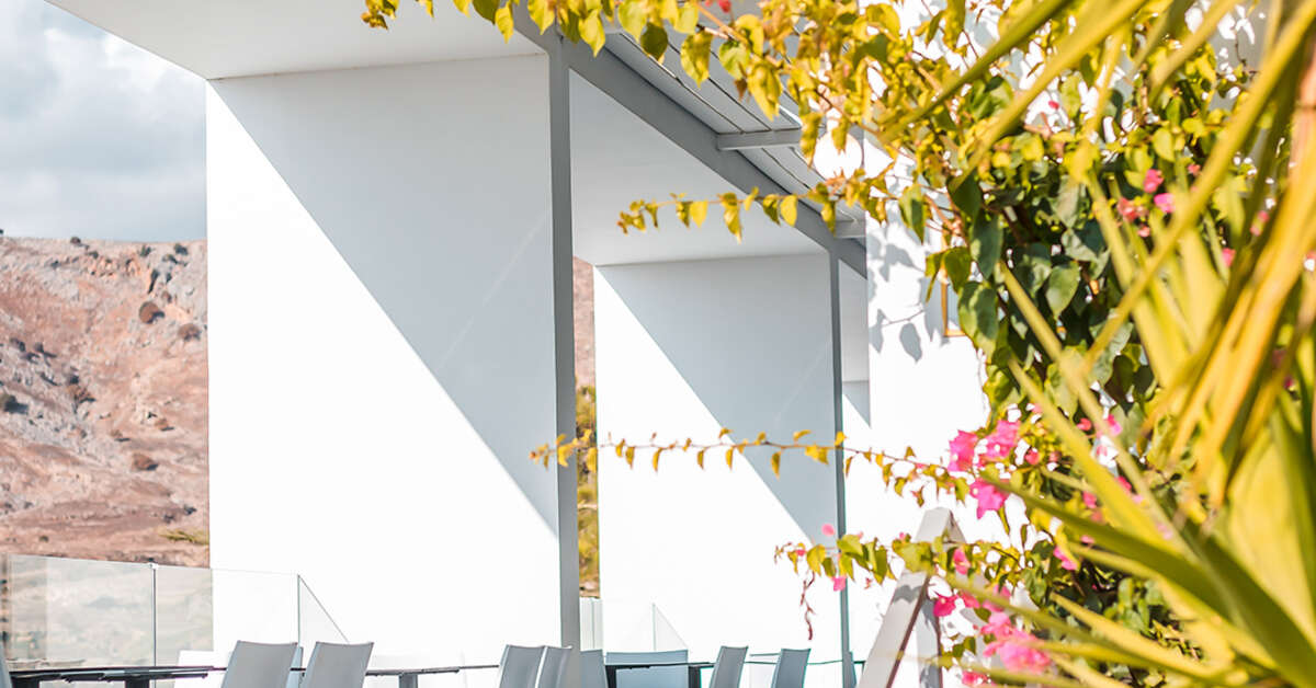 Een foto van het terras bij Hotel Ellia