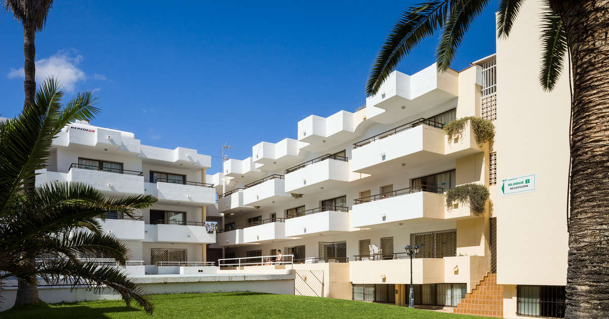 Een foto van de buitenkant van Ibiza Jet Appartementen