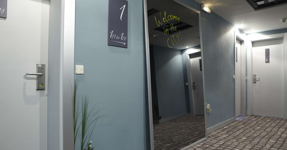 Een foto van het interieur van City Hotel Thessaloniki