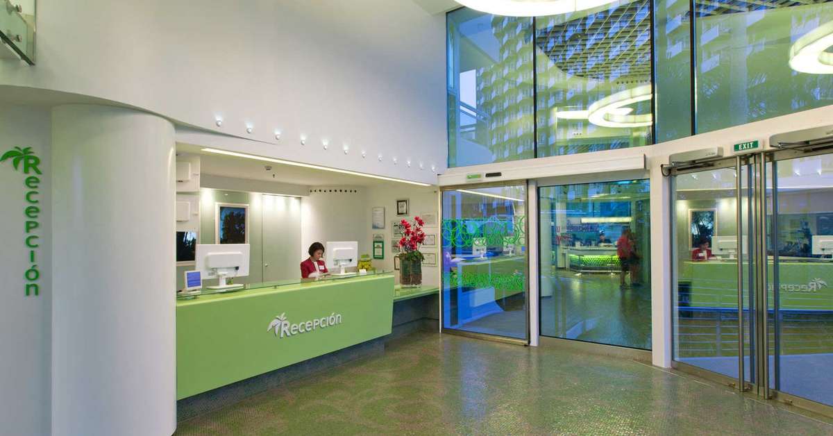 Een foto van het interieur van Riviera Beach Hotel