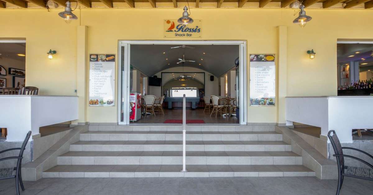 Een foto van de buitenkant van Rossis Hotel