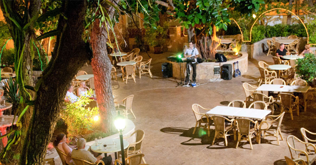 Ein Foto von der Terrasse im Hotel Baviera