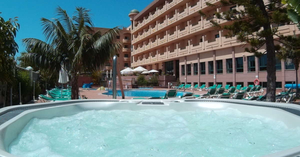 Een foto van het zwembad bij Hotel Victoria Playa