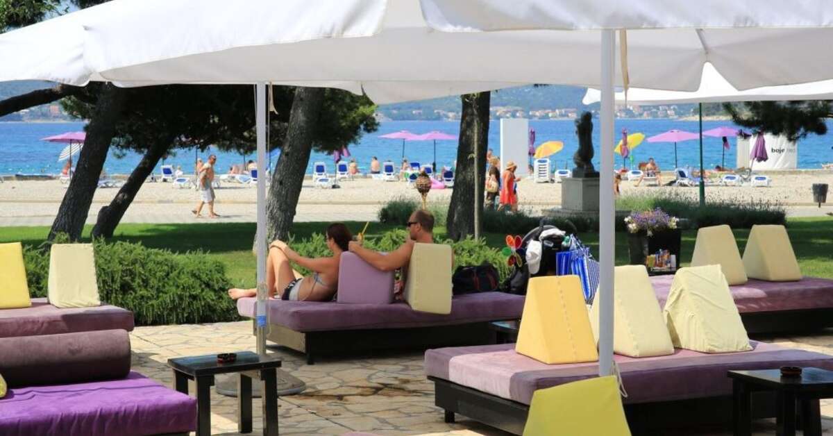 Een foto van het terras bij Hotel Adriatic