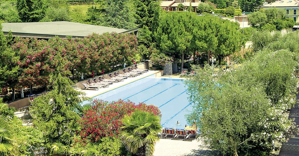 Een foto van het zwembad bij Sporthotel Olimpo
