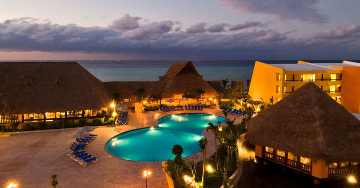 Een foto van het zwembad bij Melia Cozumel All Inclusive