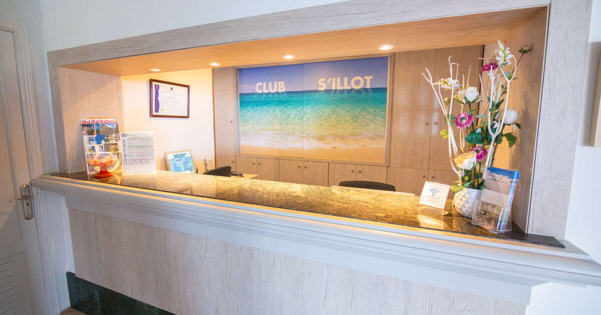 Een foto van het interieur van Hotel Club S'Illot