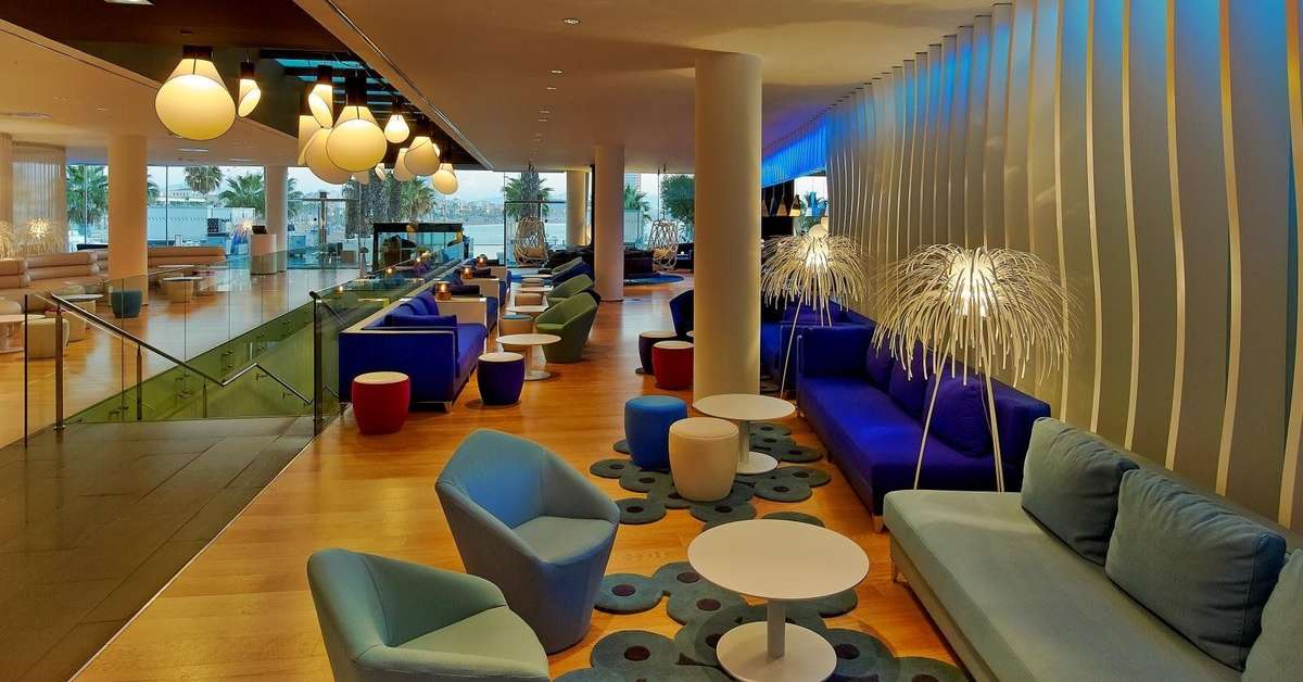 Een foto van het interieur van W Barcelona