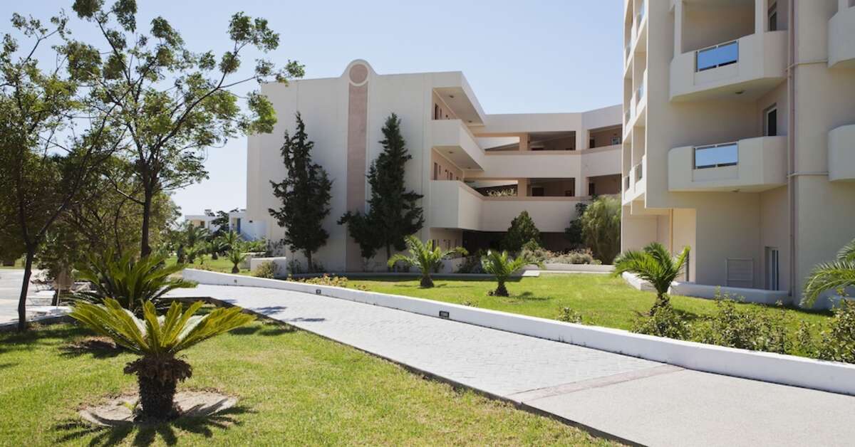Een foto van de buitenkant van Sovereign Beach Hotel