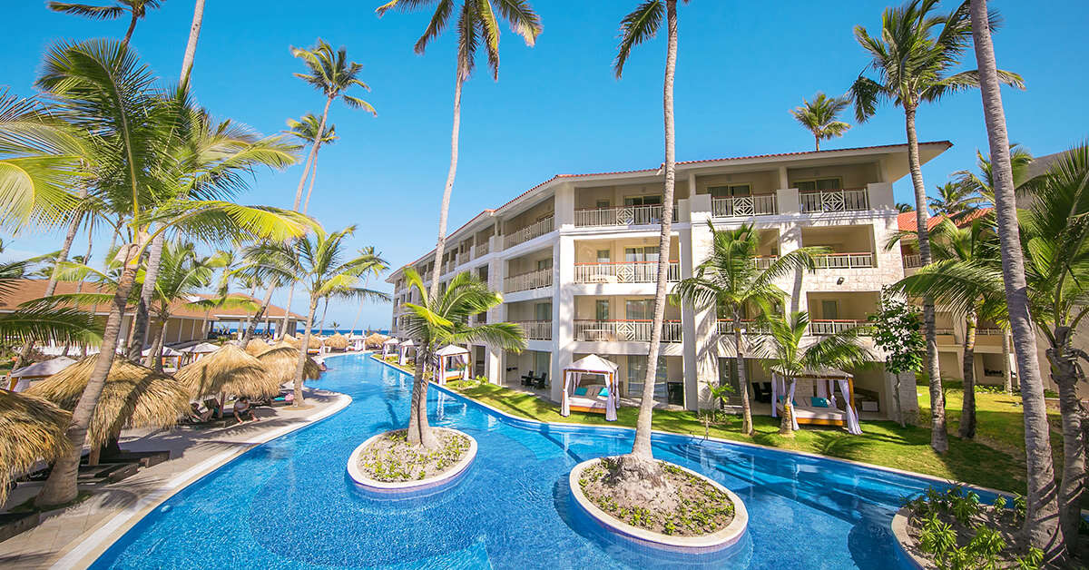 Een foto van het zwembad bij Majestic Mirage Punta Cana