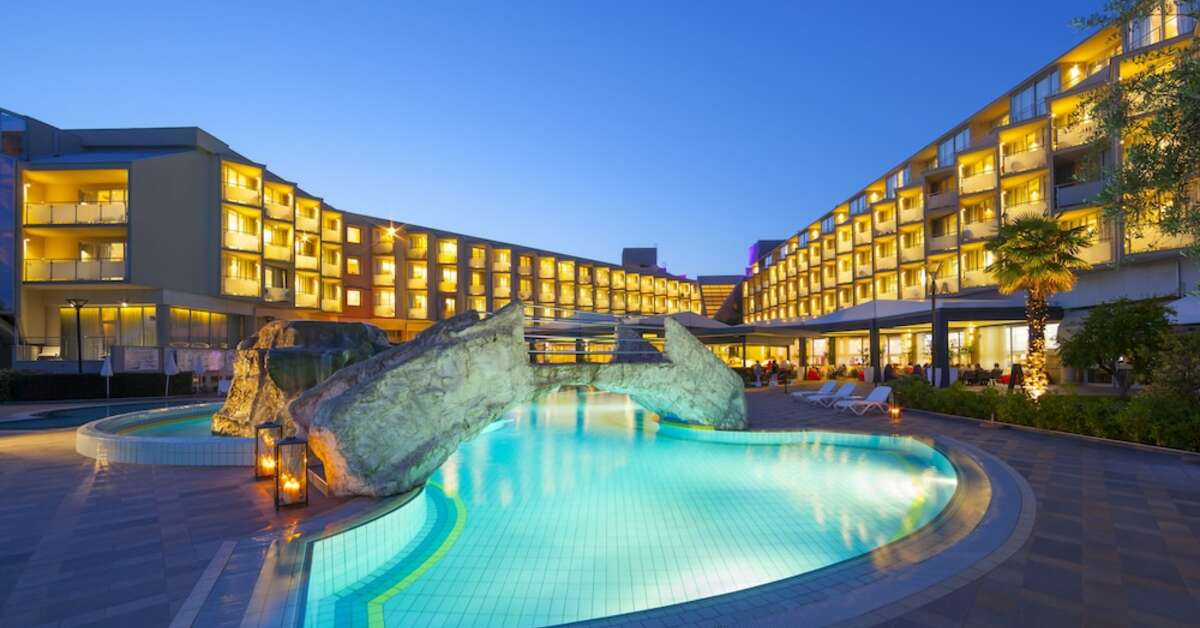 Een foto van het zwembad bij Aminess Vival Maestral Hotel