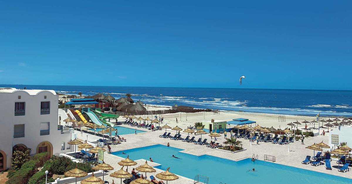 Een foto van het zwembad bij Calimera Yati Beach