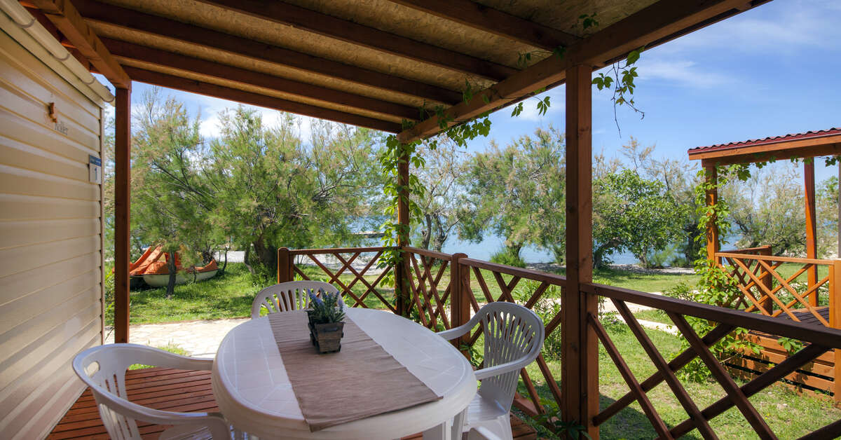Een foto van het terras bij Bluesun Camp Paklenica