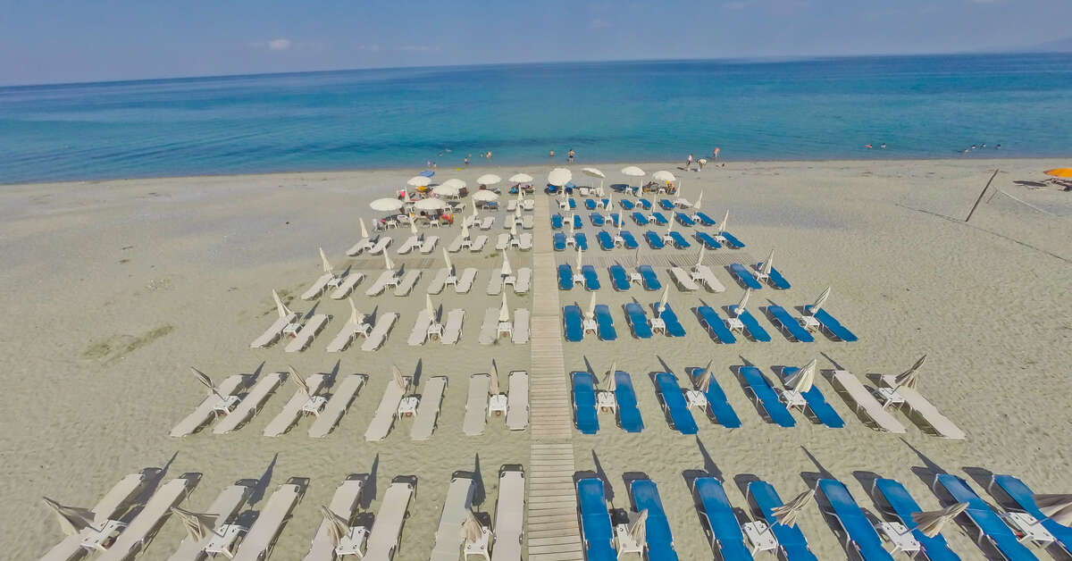 Een foto van het strand bij Olympios Zeus Hotel Bungalows