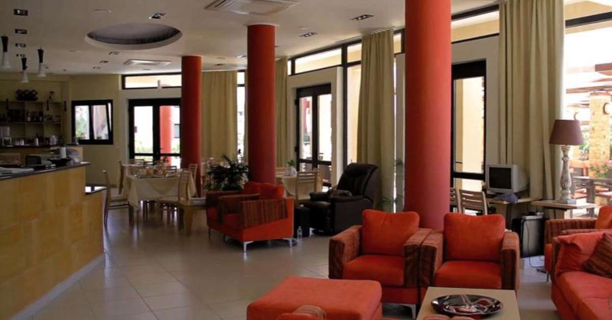 Een foto van het interieur van Aeolian Gaea Hotel
