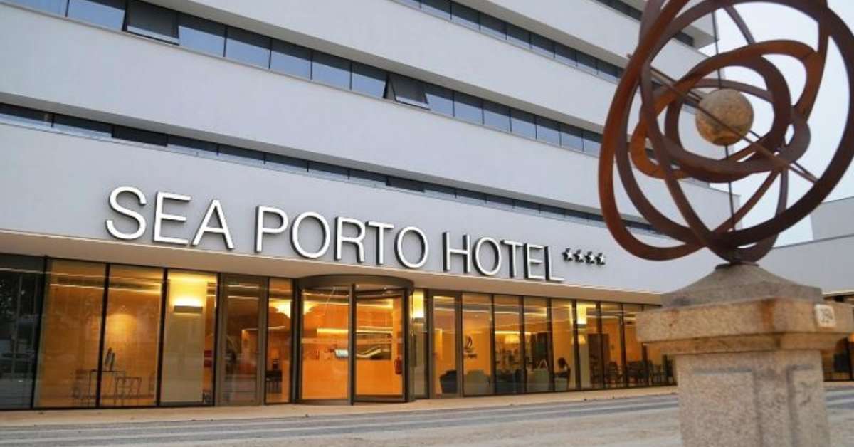 Een foto van de buitenkant van Sea Porto Hotel