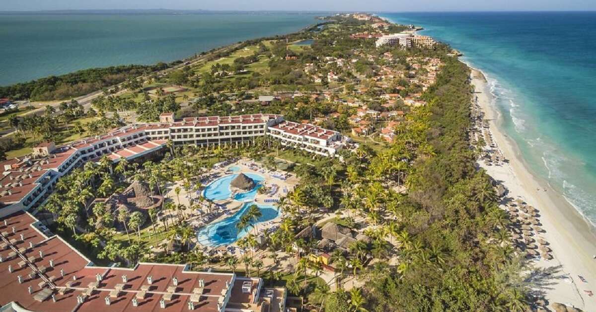 Ein Foto von der Außenansicht des Hotel Sol Palmeras