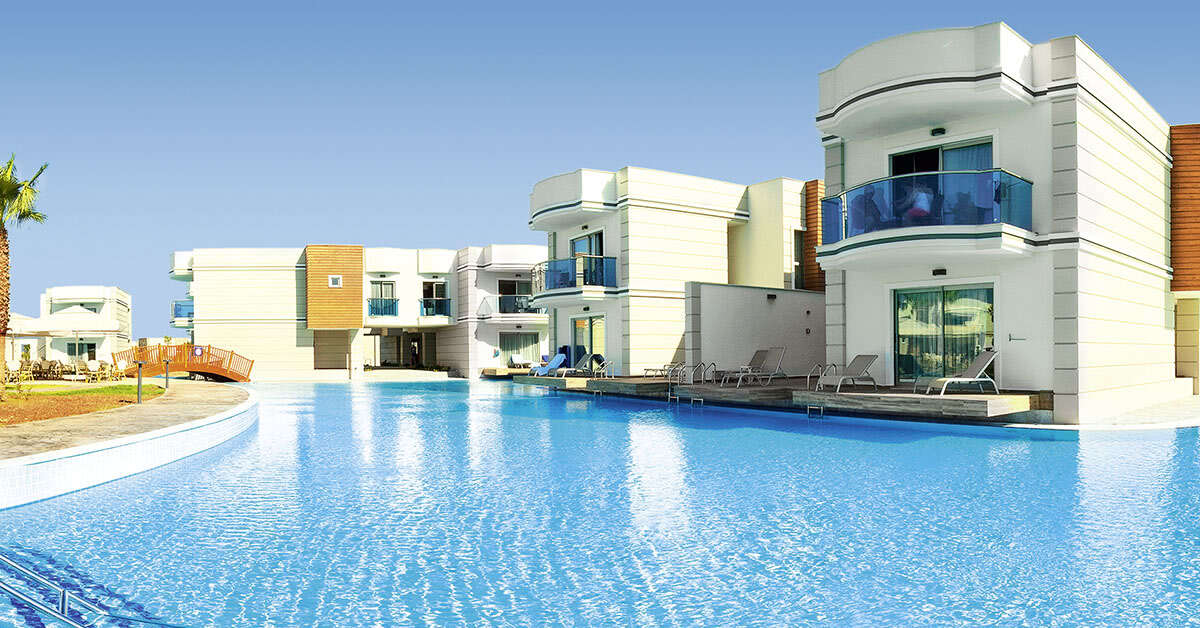 Een foto van het zwembad bij Aquasis De Luxe Resort & Spa