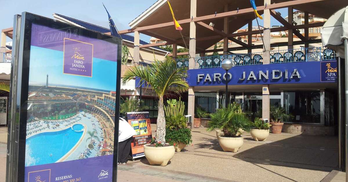 Een foto van de buitenkant van MUR Hotel Faro Jandia